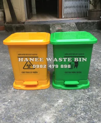 thung-rac-30l-dap-chan-xanh-1543481261