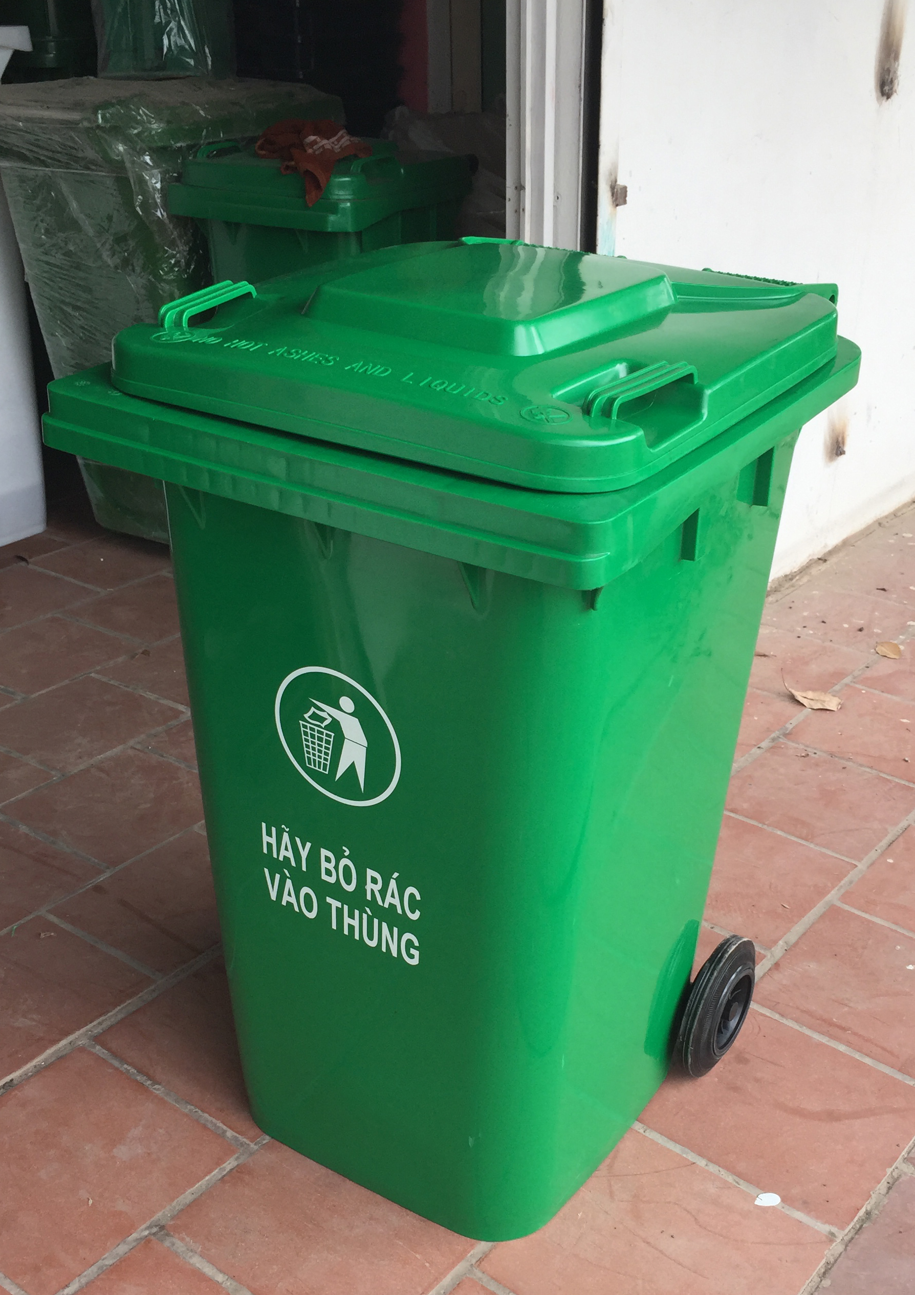 thung-rac-nhua-240-lit-3-1592300875